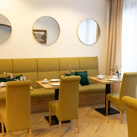 ホテル Bad Pyrmonter Hof 3*